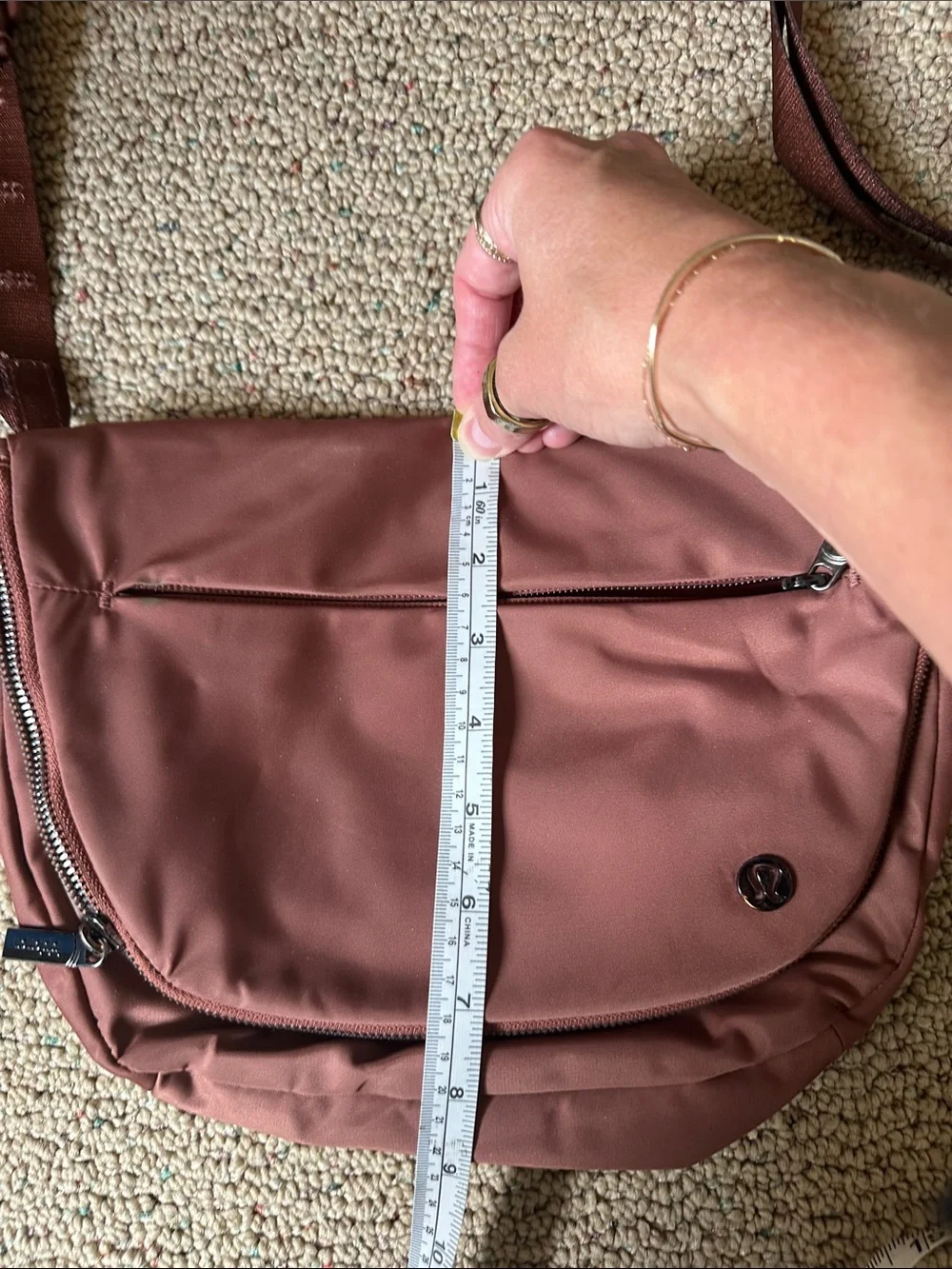 lululemon athletica all night festival Messenger Bag - Mauve